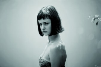 ©Yigal Ozeri, Untitled (Olya), 2015,Öl auf Leinwand, 51 x 76 cm